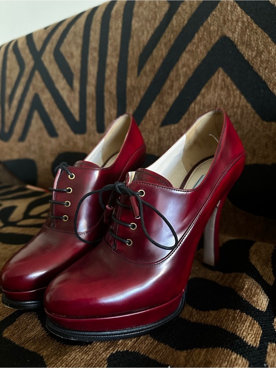 Prada Shoes - PRADA VINTAGE Burgundy Leather Oxford heels with Gold Logo